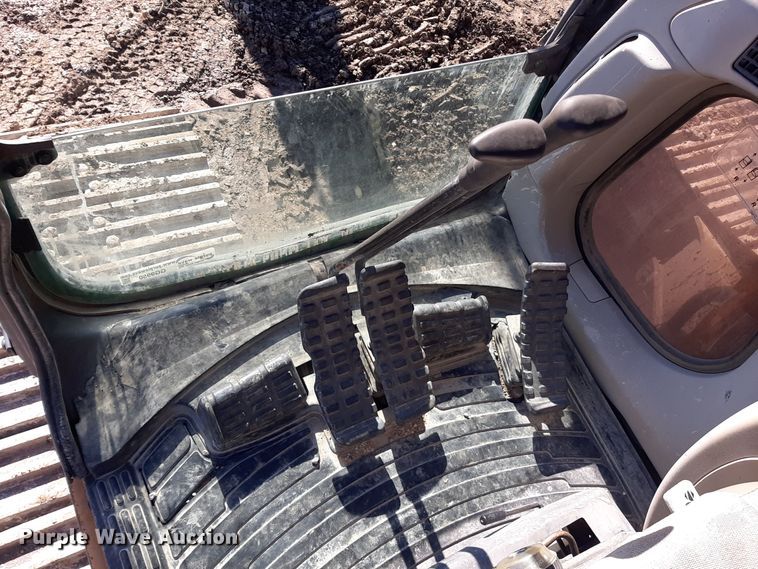 image for item GG9950 2005 Case CX240  excavator