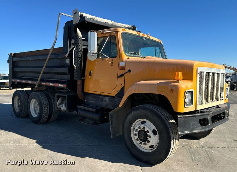 image for item GG9952 2002 International 2554  dump truck