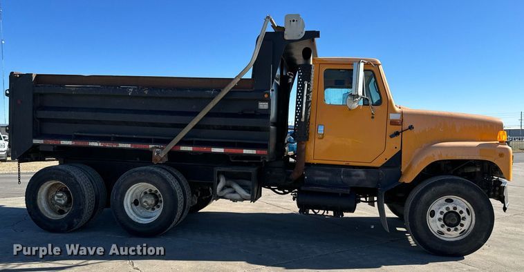 image for item GG9952 2002 International 2554  dump truck