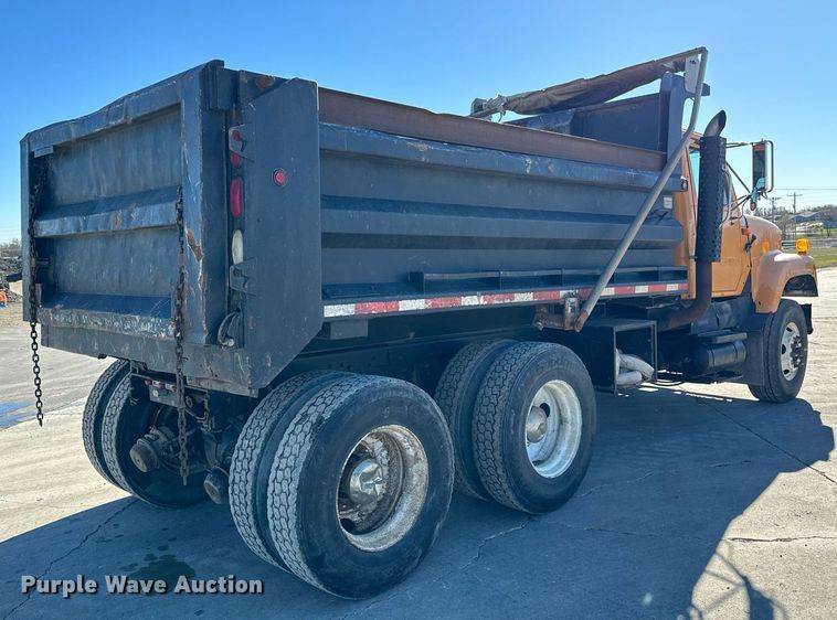 image for item GG9952 2002 International 2554  dump truck