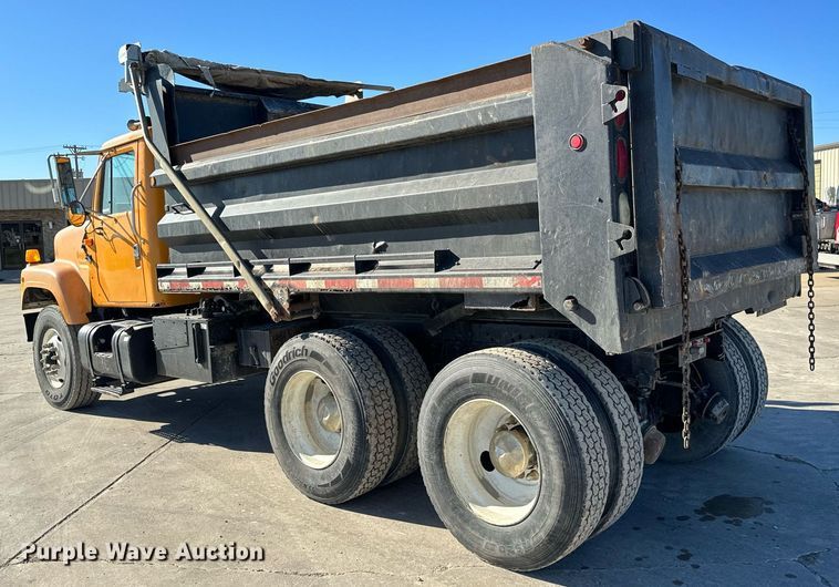 image for item GG9952 2002 International 2554  dump truck