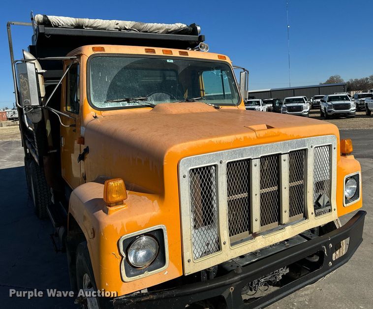 image for item GG9952 2002 International 2554  dump truck