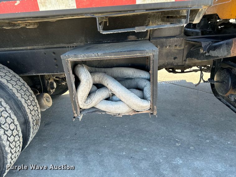 image for item GG9952 2002 International 2554  dump truck