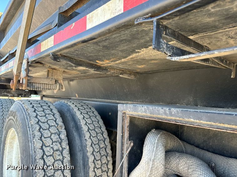 image for item GG9952 2002 International 2554  dump truck