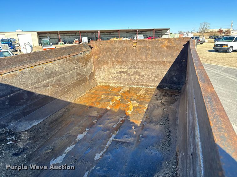 image for item GG9952 2002 International 2554  dump truck