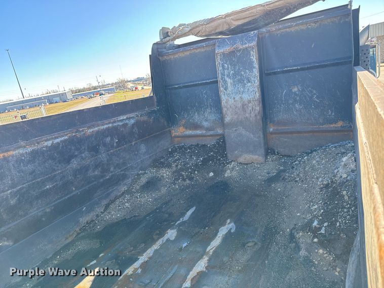 image for item GG9952 2002 International 2554  dump truck