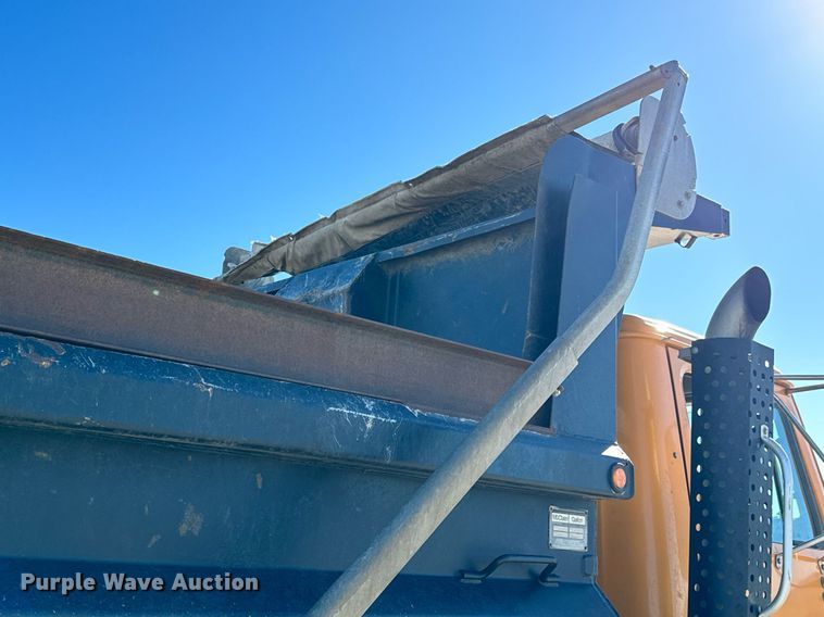 image for item GG9952 2002 International 2554  dump truck