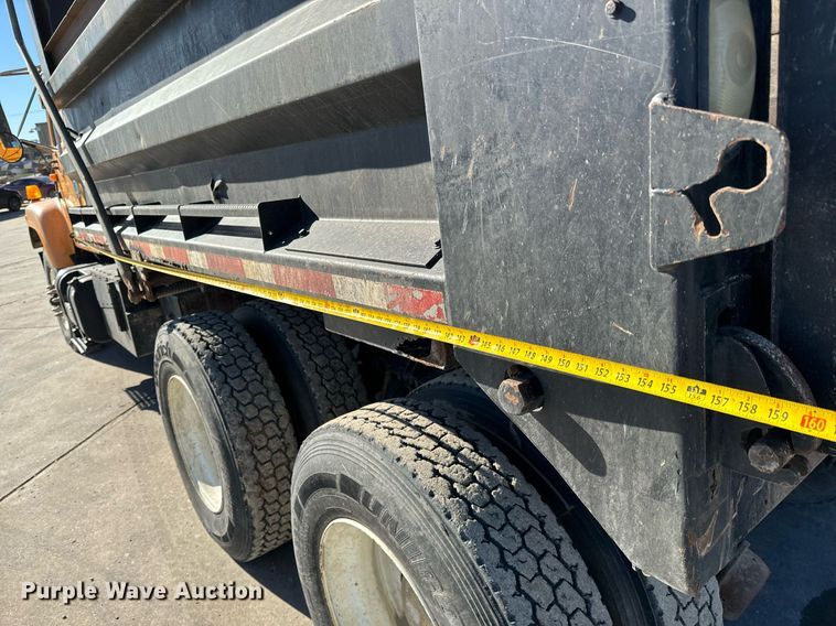 image for item GG9952 2002 International 2554  dump truck