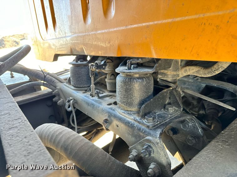 image for item GG9952 2002 International 2554  dump truck