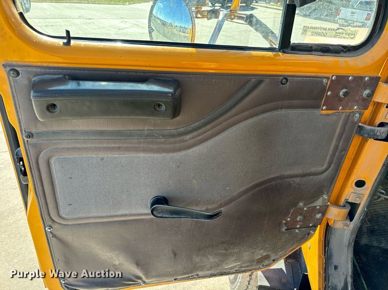 image for item GG9952 2002 International 2554  dump truck