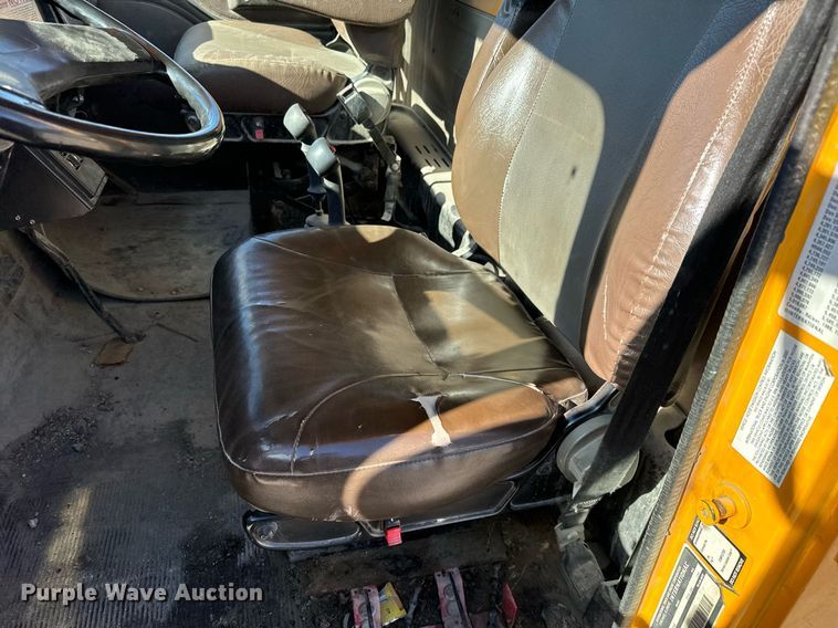 image for item GG9952 2002 International 2554  dump truck