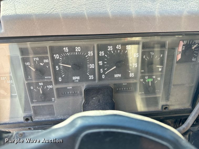 image for item GG9952 2002 International 2554  dump truck