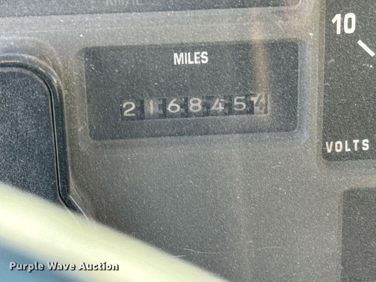 image for item GG9952 2002 International 2554  dump truck