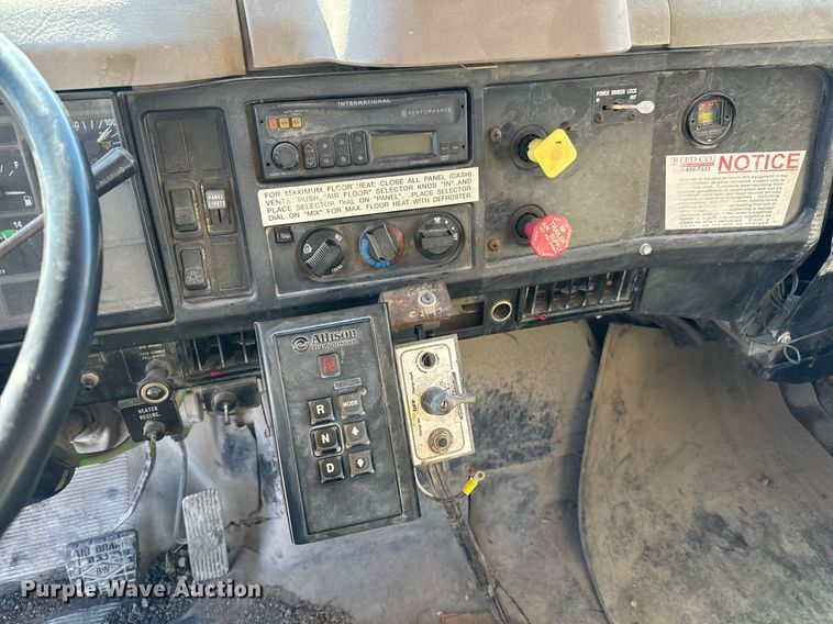 image for item GG9952 2002 International 2554  dump truck