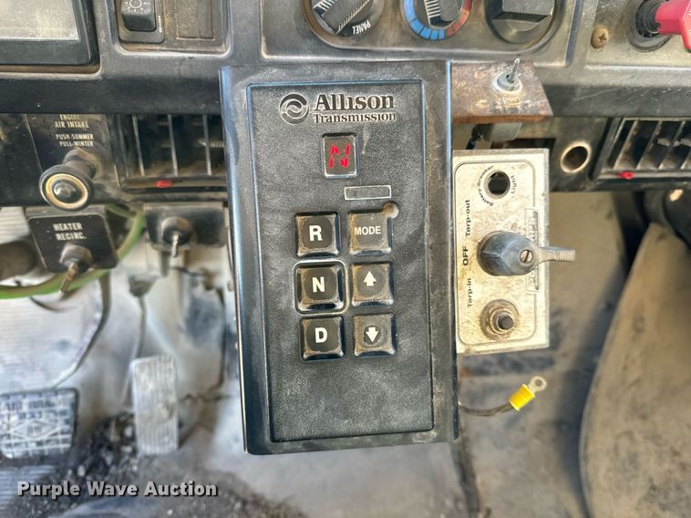 image for item GG9952 2002 International 2554  dump truck