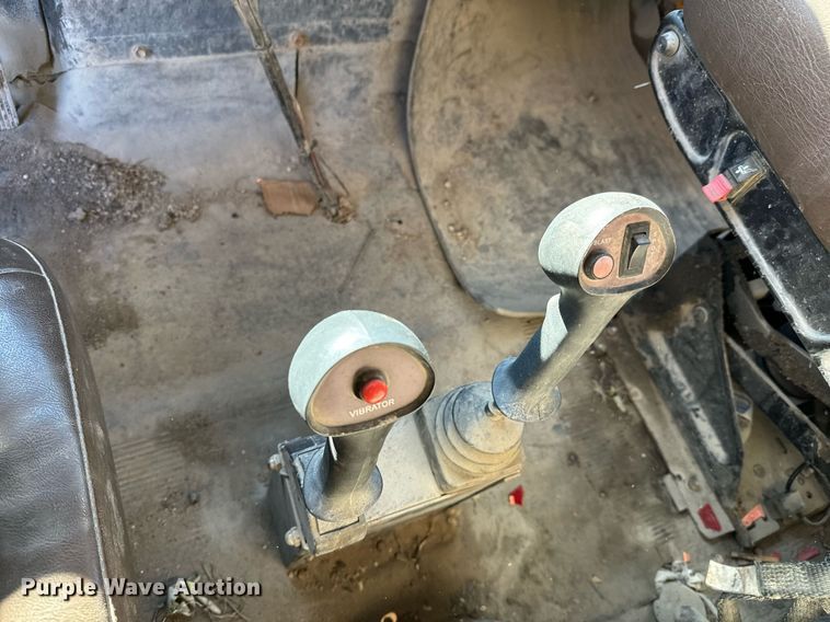 image for item GG9952 2002 International 2554  dump truck