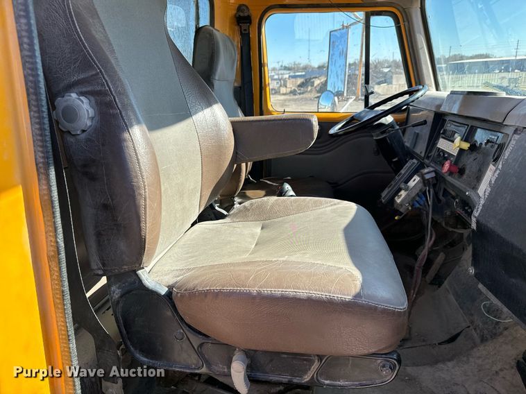 image for item GG9952 2002 International 2554  dump truck