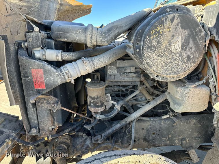 image for item GG9952 2002 International 2554  dump truck