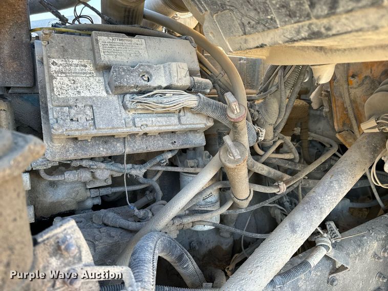 image for item GG9952 2002 International 2554  dump truck