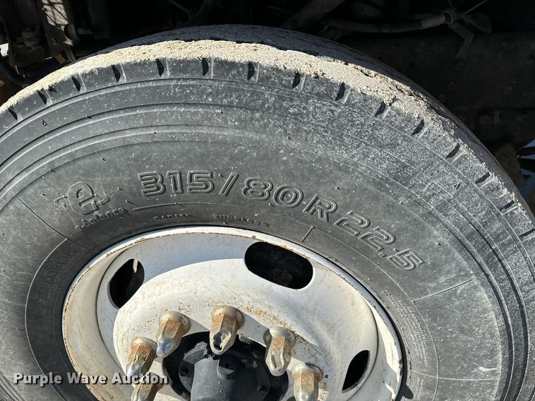 image for item GG9952 2002 International 2554  dump truck