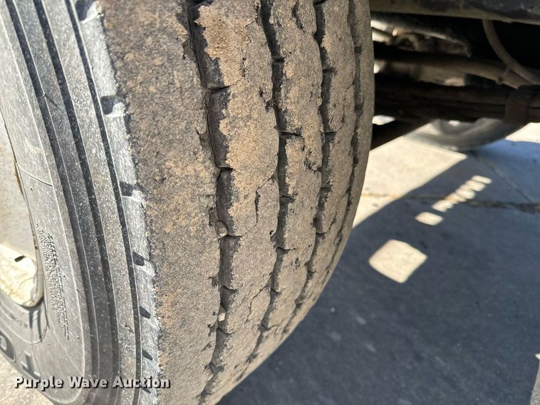 image for item GG9952 2002 International 2554  dump truck