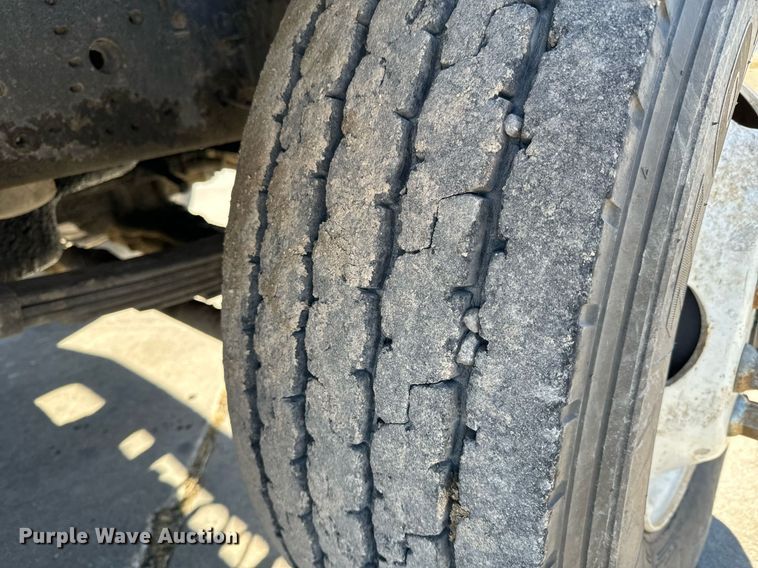 image for item GG9952 2002 International 2554  dump truck