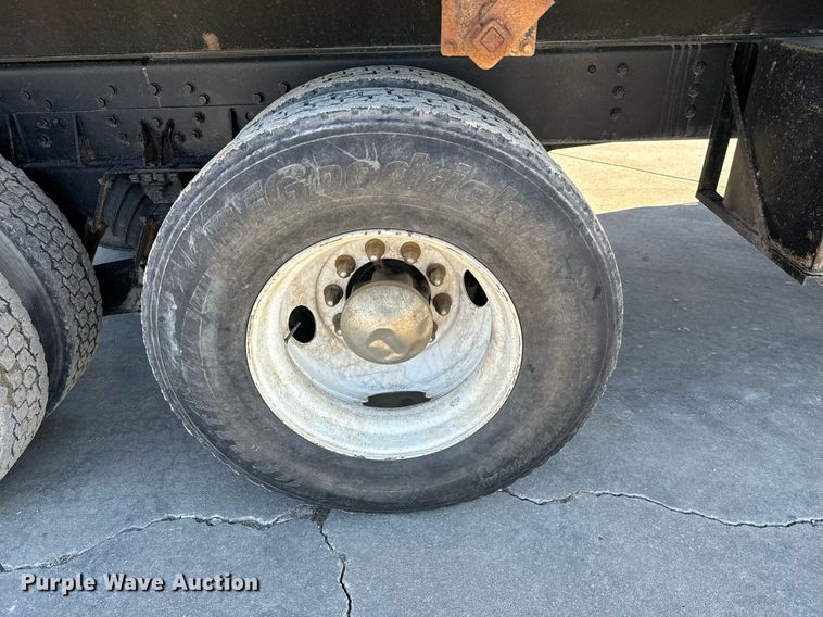 image for item GG9952 2002 International 2554  dump truck