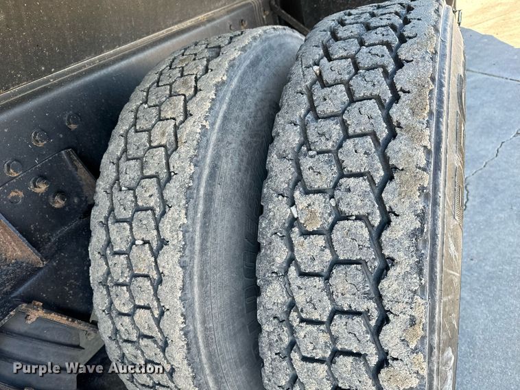 image for item GG9952 2002 International 2554  dump truck