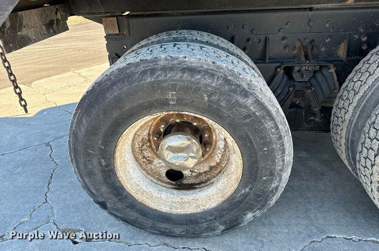 image for item GG9952 2002 International 2554  dump truck