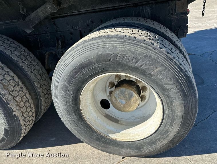 image for item GG9952 2002 International 2554  dump truck