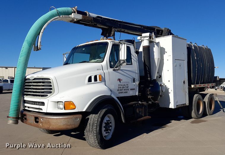 image for item GG9955 2001 Sterling  vacuum truck