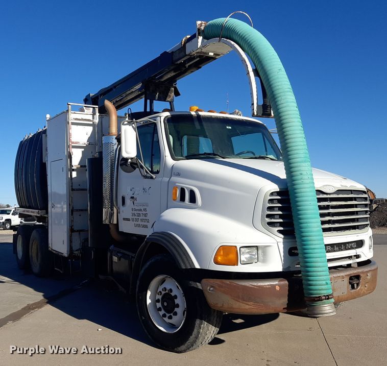 image for item GG9955 2001 Sterling  vacuum truck