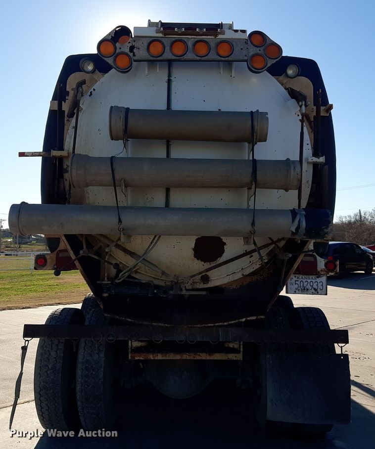 image for item GG9955 2001 Sterling  vacuum truck