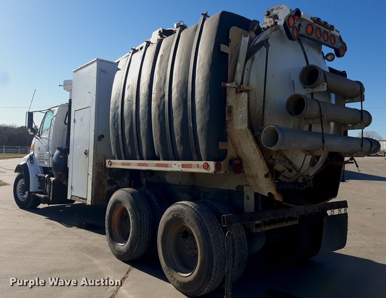 image for item GG9955 2001 Sterling  vacuum truck