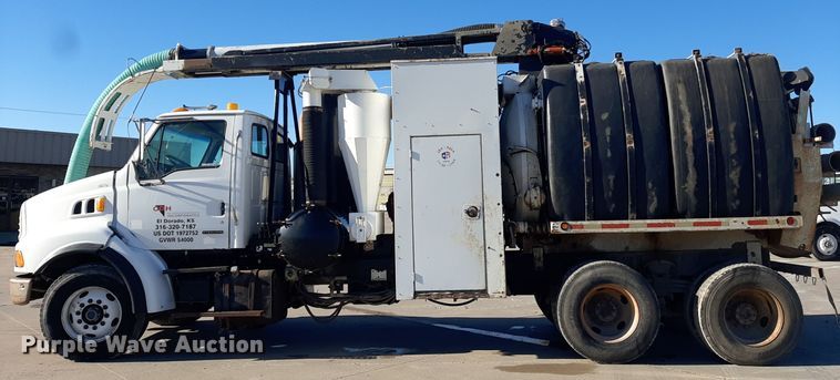 image for item GG9955 2001 Sterling  vacuum truck