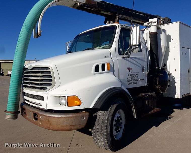 image for item GG9955 2001 Sterling  vacuum truck