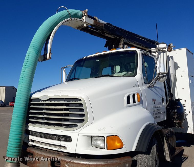 image for item GG9955 2001 Sterling  vacuum truck