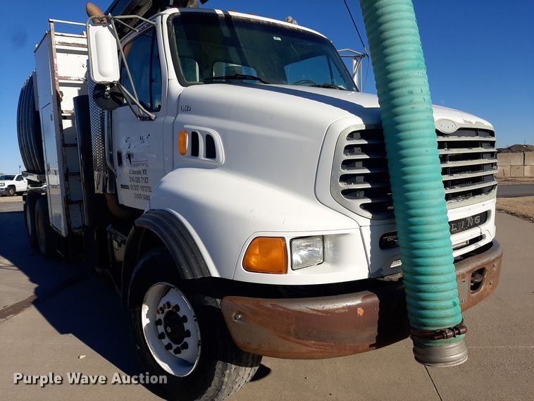 image for item GG9955 2001 Sterling  vacuum truck