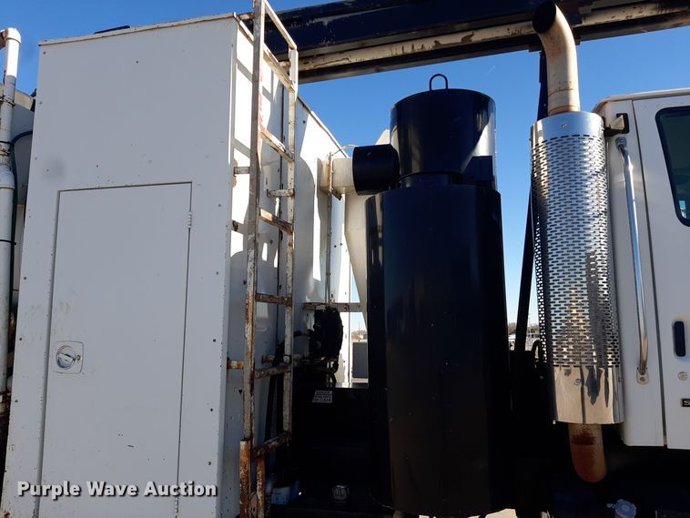 image for item GG9955 2001 Sterling  vacuum truck