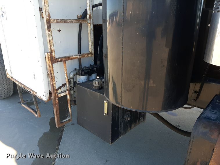 image for item GG9955 2001 Sterling  vacuum truck