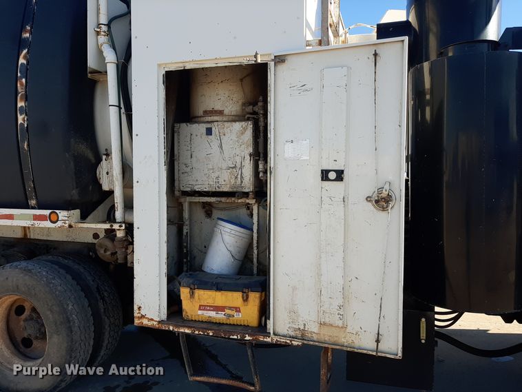 image for item GG9955 2001 Sterling  vacuum truck