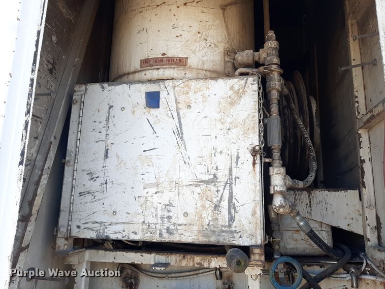 image for item GG9955 2001 Sterling  vacuum truck