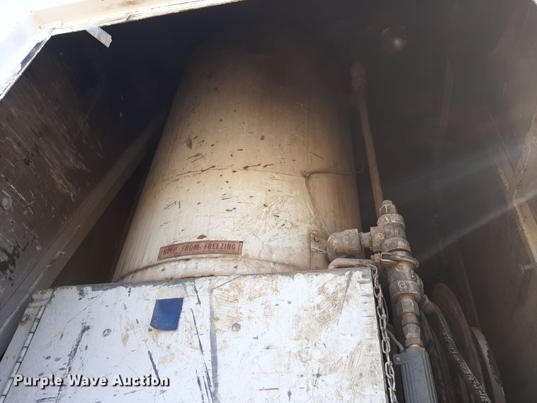 image for item GG9955 2001 Sterling  vacuum truck