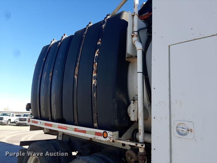 image for item GG9955 2001 Sterling  vacuum truck