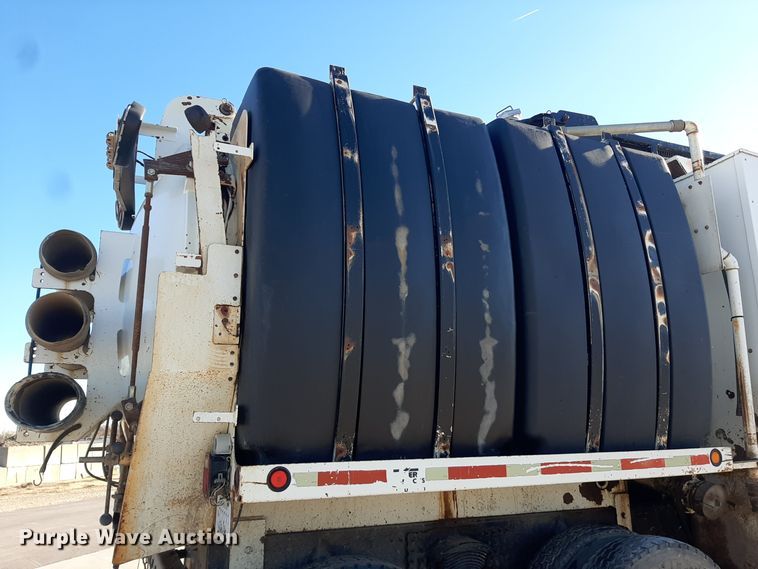 image for item GG9955 2001 Sterling  vacuum truck