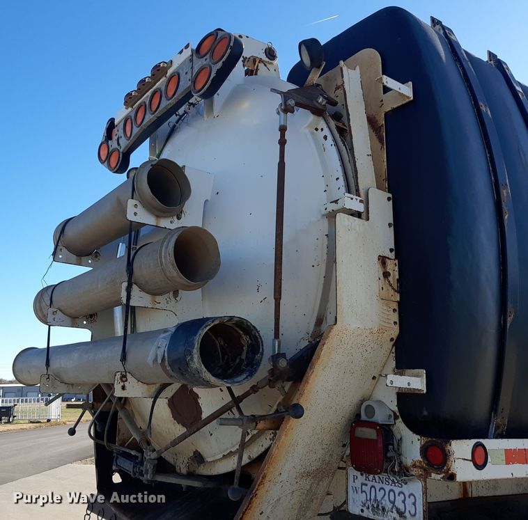 image for item GG9955 2001 Sterling  vacuum truck