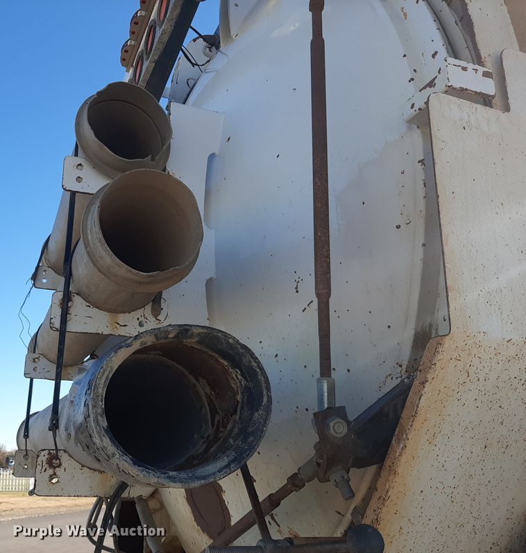 image for item GG9955 2001 Sterling  vacuum truck