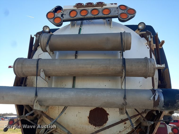 image for item GG9955 2001 Sterling  vacuum truck