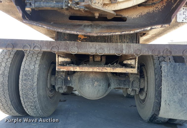 image for item GG9955 2001 Sterling  vacuum truck