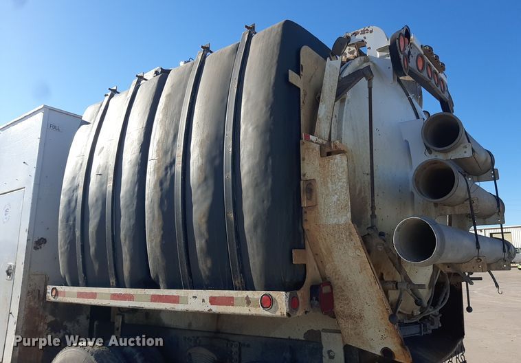 image for item GG9955 2001 Sterling  vacuum truck